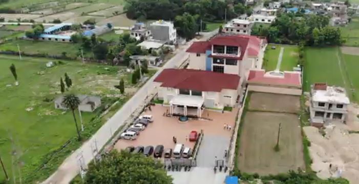 ढल्केवरको भूमि प्रशासन कार्यालय लालगढ सार्न माग, निशुल्क घर दिने घोषणा